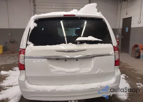 2015 Chrysler Town & Country Touring из США, поврежденный, VIN 2C4RC1BGXFR716014